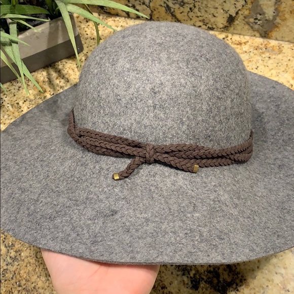 Wool floppy hat! - Picture 2 of 3